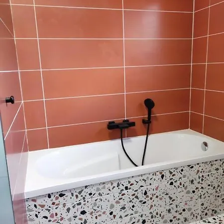 Maison + Studio Au Calme Les Bains * אנדרנוס-לה-באינס